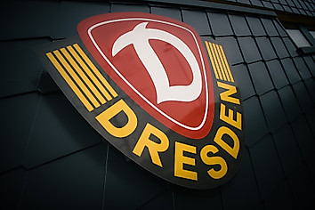 Das Dynamo-Wappen in der AOK PLUS Walter-Fritzsch-Akademie