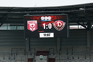 Die Gastgeber erwischen die SGD auf dem falschen Fuß und gehen nach sieben Minuten in Führung. | Foto: Steffen Kuttner