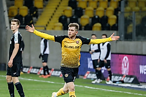 Patrick Weihrauch bringt Dynamo erneut nach vorne. | Foto: Steffen Kuttner