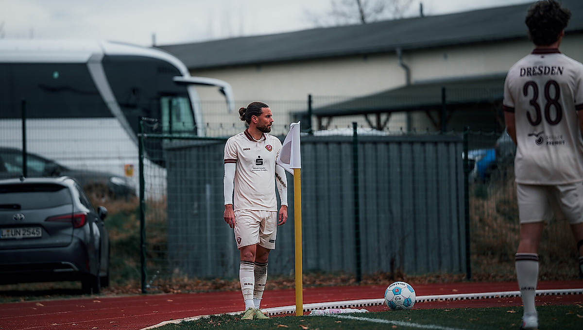 U21-Spieler Niklas Kreuzer beim Eckball.