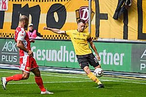 Sören Gonther mit der Binde am Arm