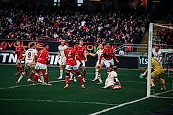 Strafraumszene der SGD beim Auswärtsspiel in Kaiserslautern