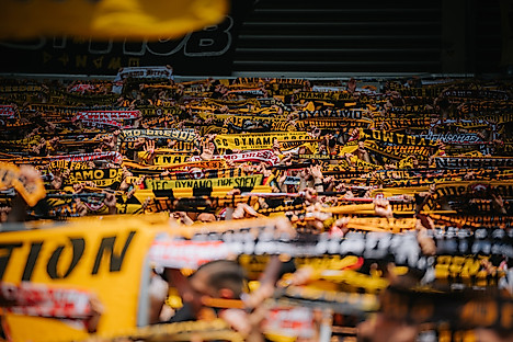 Schalparade im K-Block des Rudolf-Harbig-Stadions