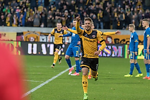 Patrick Möschl bejubelt seinen Treffer zum 1:0.