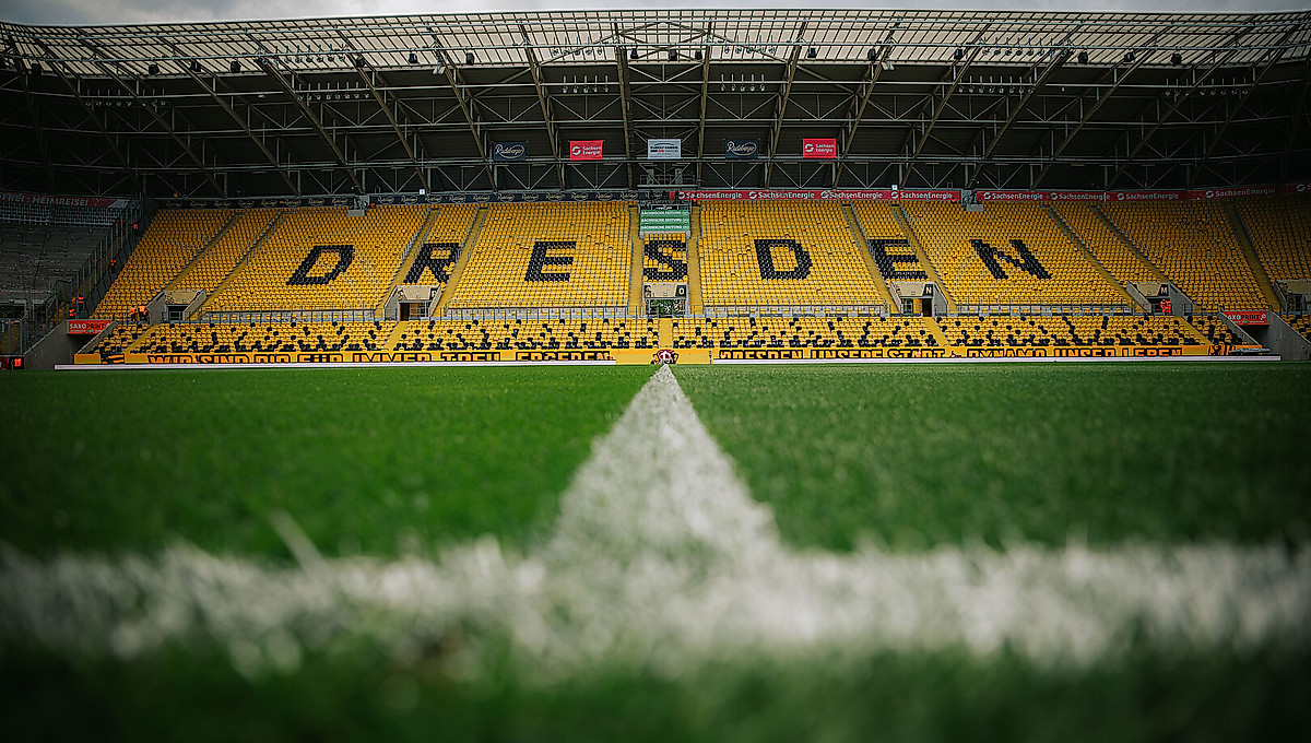 Das leere Rudolf-Harbig-Stadion.