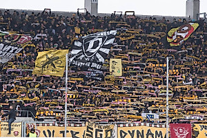 Starker Auswärtssupport. Rund 3.000 Schwarz-Gelbe unterstützten die Mannschaft in Ingolstadt. (Foto: Steffen Kuttner)