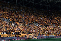 Fans im Rudolf-Harbig-Stadion Dresden