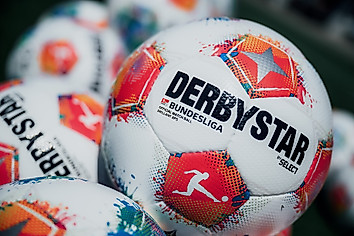 Ein Foto des offiziellen Spielballs der 2. Bundesliga.