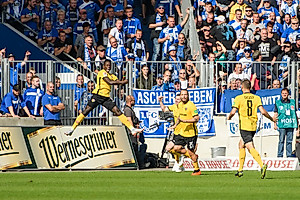 Moussa Koné freut sich über sein frühes Tor.