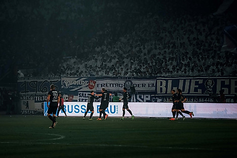 Dresdner Torjubel in der Magdeburger Avnet-Arena
