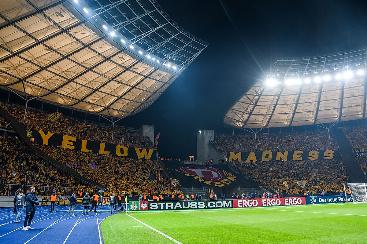 Dynamo-Fans im Berliner Olympiastadion