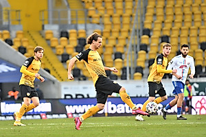Yannick Stark treibt die Kugel nach vorne. | Foto: Dennis Hetzschold