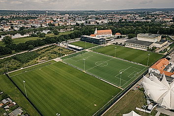 Eine Luftaufnahme der Trainingsplätze in der AOK PLUS Walter-Fritzsch-Akademie.