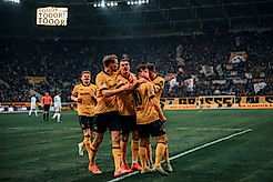 Jubeltraube aus Dynamo-Spielern