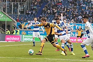 Niklas Hauptmann setzte sich im Dribbling gegen drei Gegenspieler durch. (Foto: Steffen Kuttner)
