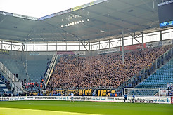 Der Gästeblock im Magdeburger Stadion voller Dynamo-Fans.