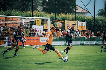 Christoph Daferner holt am Strafraum zum Schuss aus.