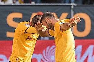 Gogia und Kreuzer mit dem "Dab" nach dem 1:0