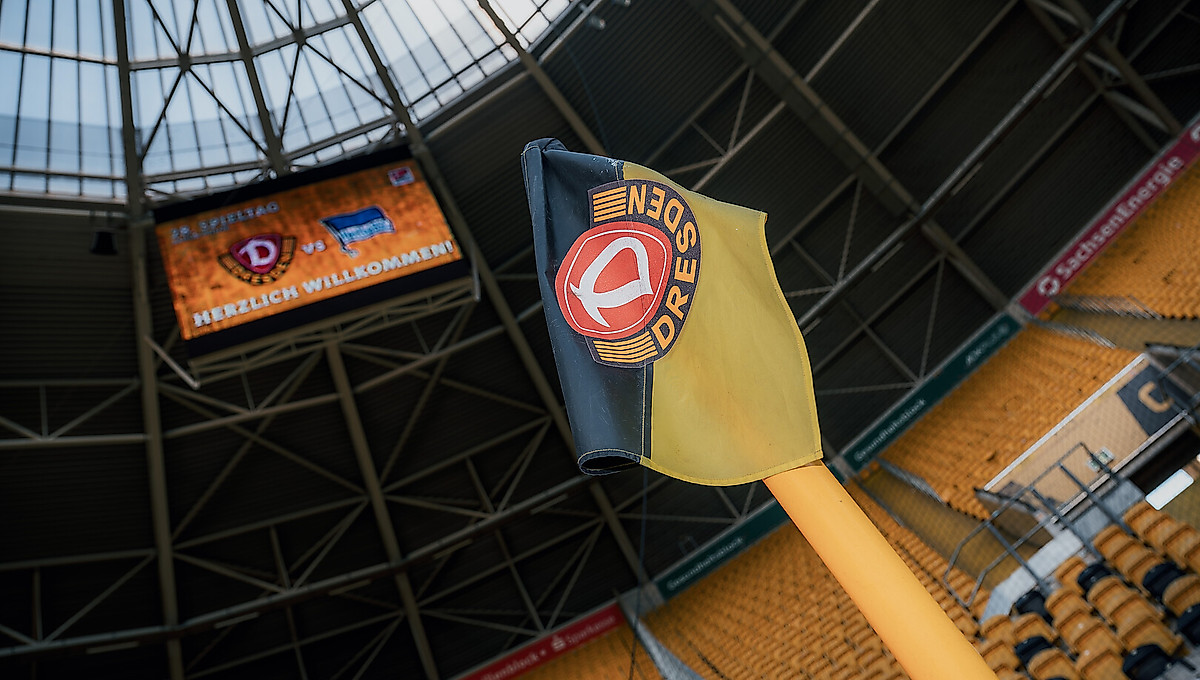 Die Eckfahne im Rudolf-Harbig-Stadion.