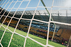 Das leere Rudolf-Harbig-Stadion vor der Stadionöffnung.
