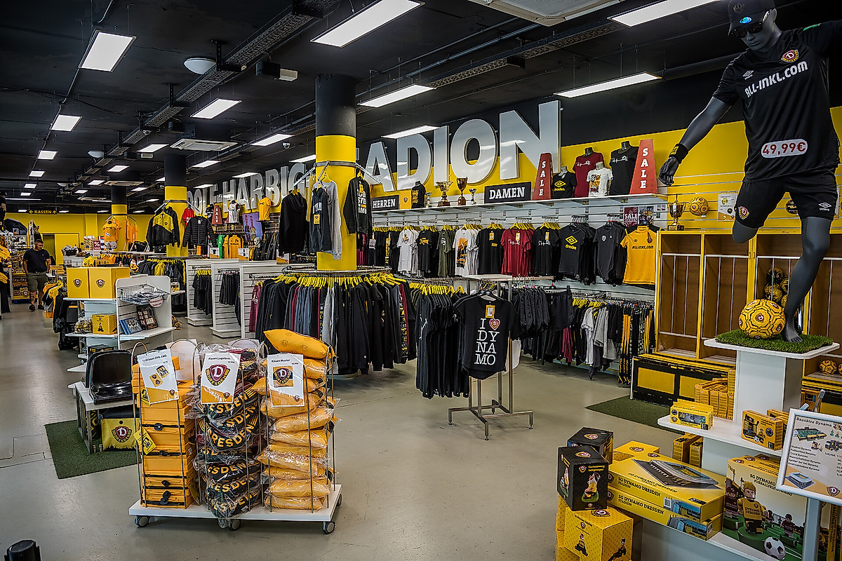 Innenansicht des Dynamo-Fanshops im Rudolf-Harbig-Stadion