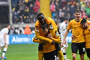 Zwei Torschützen unter sich. Philip Heise und Erich Berko nach dem 2:0.