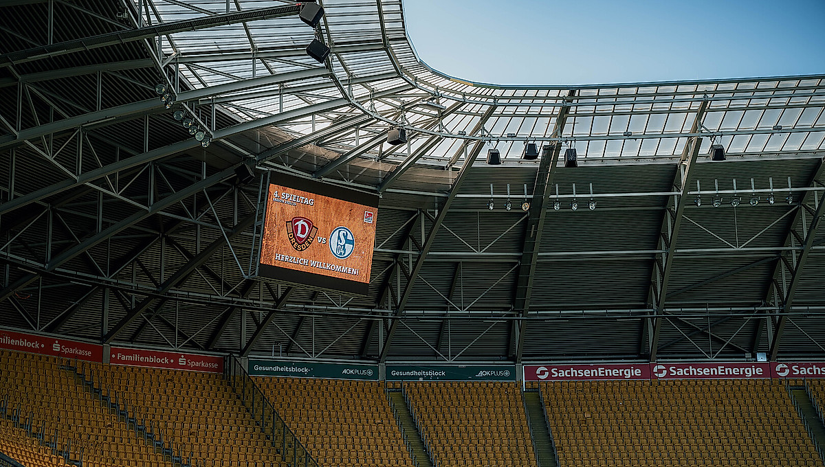 Anzeigetafel im Rudolf-Harbig-Stadion