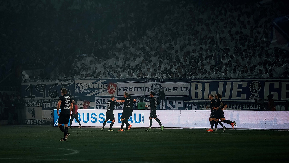 Dresdner Torjubel in der Magdeburger Avnet-Arena