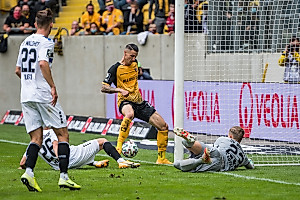 Am langen Pfosten verpasst der einschussbereite Vlachodimos knapp. | Foto: Dennis Hetzschold