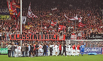 2010: Gekommen um zu bleiben. Der SCF ist zurück in der Bundesliga und feiert den Klassenerhalt. (Foto: Michael Heuberger)