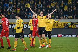 Marco Hartmann hadert mit einer Entscheidung des Schiri-Assistenten