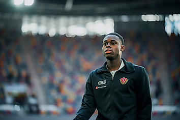 Kofi Amoako in der SGD-Trainingsjacke.