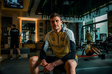 Christoph Daferner im Kraftraum des Hotels.