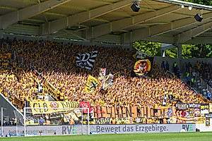 "Alle in Gelb" - Dynamos aktive Fanszene rief zur Anreise im gelben Oberteil auf. (Foto: SGD)