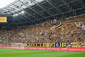Stimmungsvoll: Dynamo-Fans im K-Block