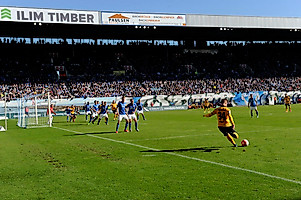 Stefaniak mit dem Freistoß, der zum 1:0 führt.