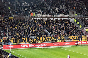 Rund 2.000 Fans der Sportgemeinschaft waren in Hamburg am Millerntor dabei.