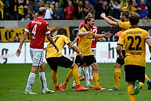 Für den 4:0-Endstand sorgte Andreas "Lumpi" Lambertz, der einen Abpraller eiskalt verwertete.