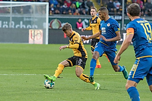 Patrick Möschl im Duell gegen Onel Hernandez.
