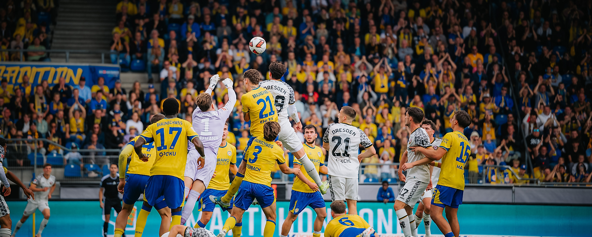 Thomas Keller kommt zum Kopfball.