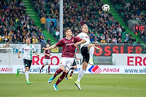 Kutschke im Kopfballduell gegen Ex-Dynamo Franke