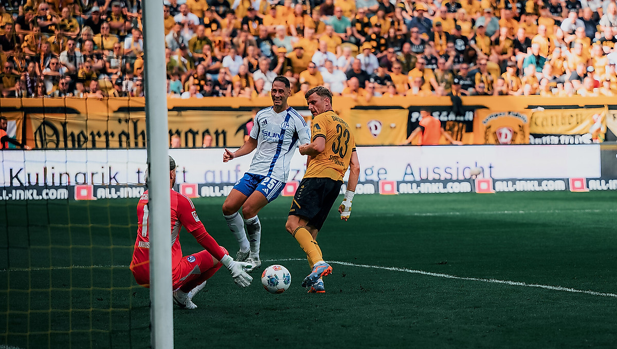 Christoph Daferner bei einer Chance vor Loris Karius.