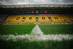 Das leere Rudolf-Harbig-Stadion.