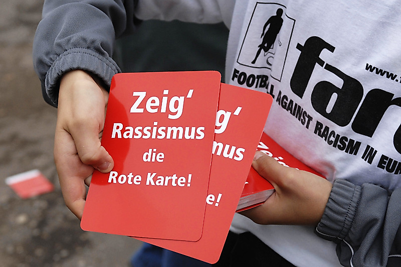 Die Fare-Aktionswochen "Zeig Rassismus die Rote Karte"
