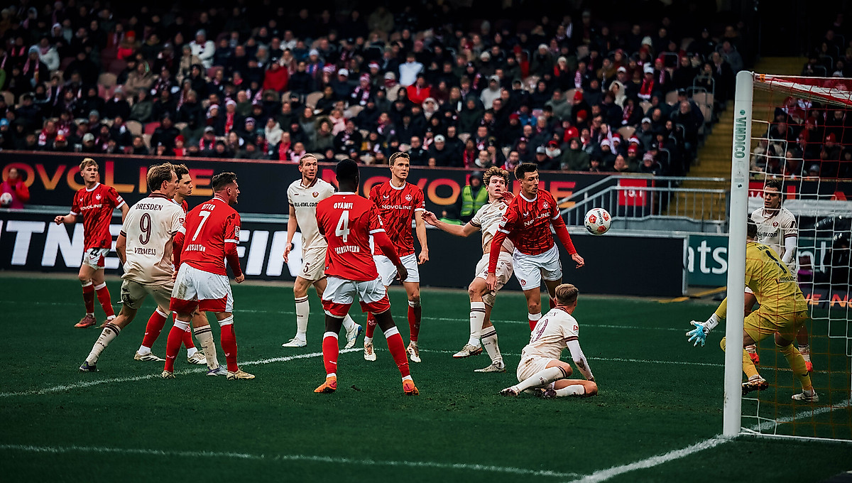 Strafraumszene der SGD beim Auswärtsspiel in Kaiserslautern