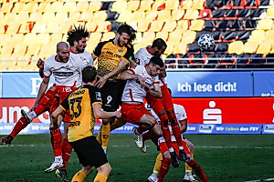 Pascal Sohm verwandelt eine schulbuchmäßig getretene Ecke von Paul Will per Kopf zur 1:0-Führung (38.). | Foto: Steffen Kuttner