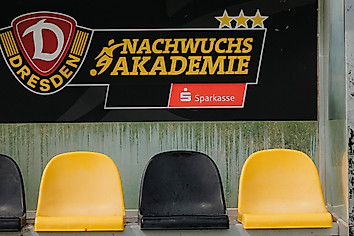 Die Auswechselbank auf dem Gelände der Nachwuchs Akademie.