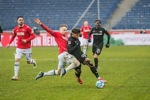 Es entwickelt sich eine hart umkämpfte Begegnung. | Foto: Dennis Hetzschold