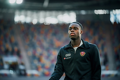 Kofi Amoako in der SGD-Trainingsjacke.