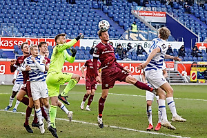 Der bärenstarke Daferner kommt im Strafraum der Meidericher zum Kopfball. | Foto: Steffen Kuttner